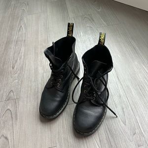 Dr Martin UK 9 EU43 black leather shoes us9’5